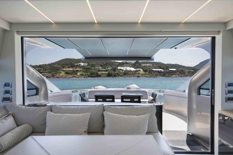 qYbMj_sieckmann-yachts-pershing-70-for-sale-35.jpg